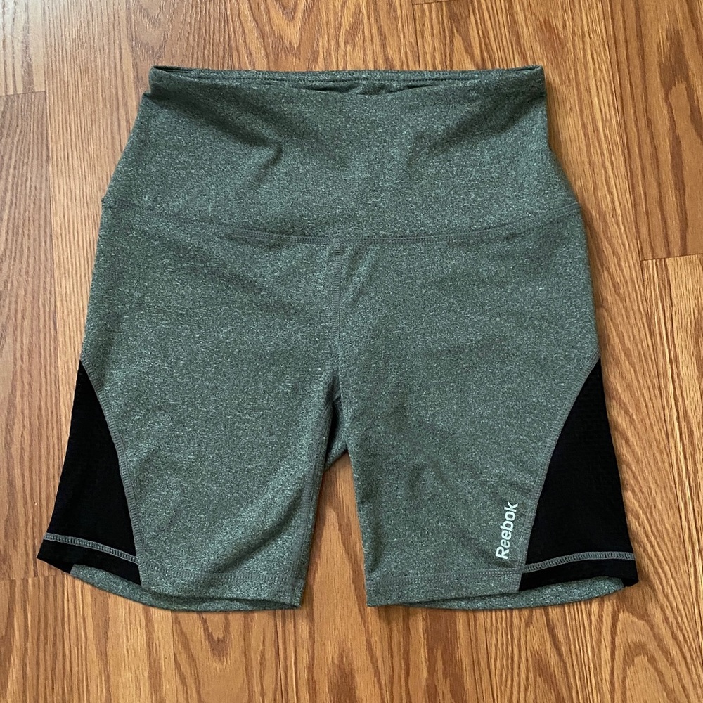 💖MEGA SALE💖Reebok Women’s Athletic Short Grey ALSU00566 - Picture 1 of 4